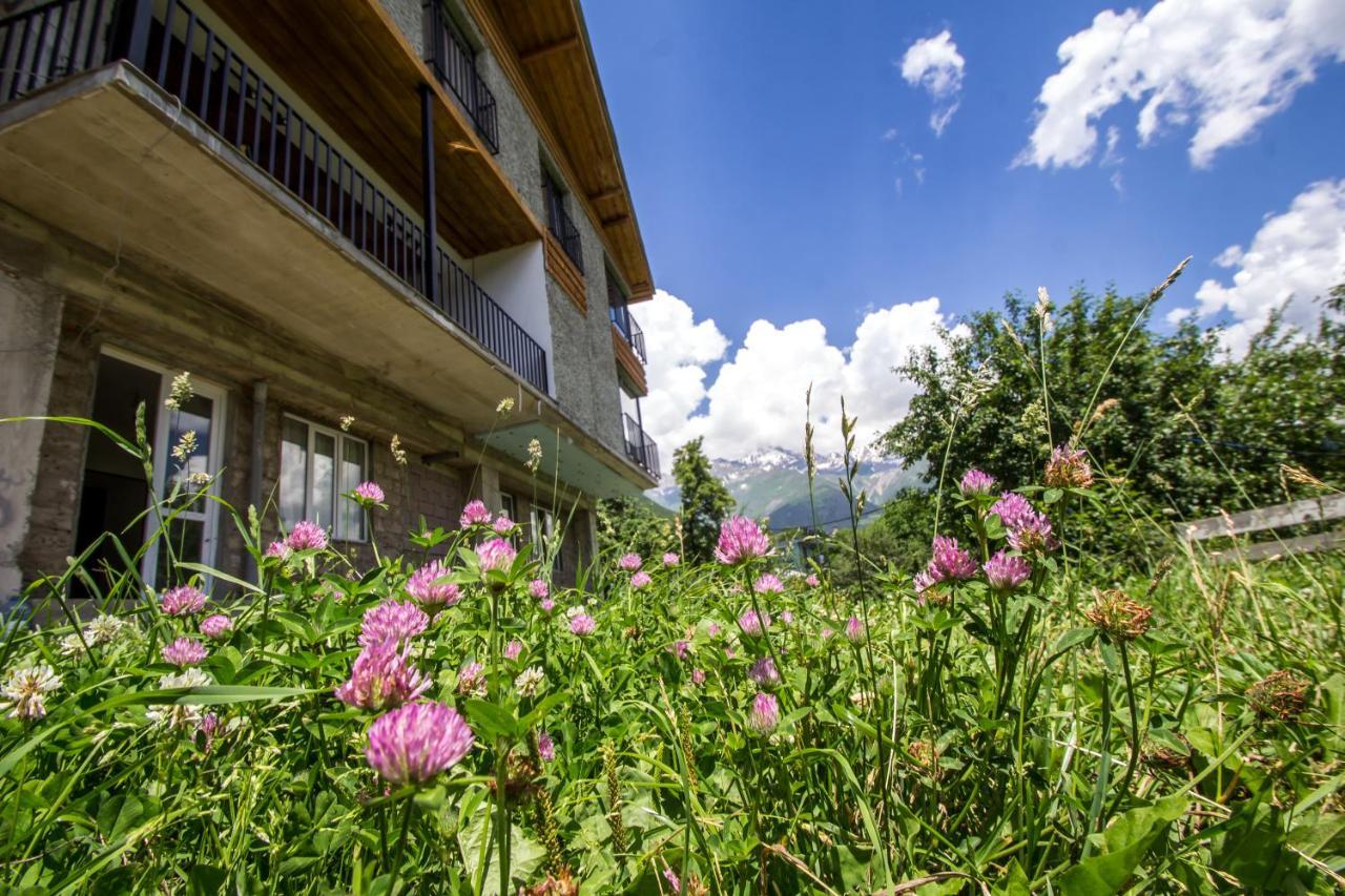 Mestia Hotel Amirani Extérieur photo
